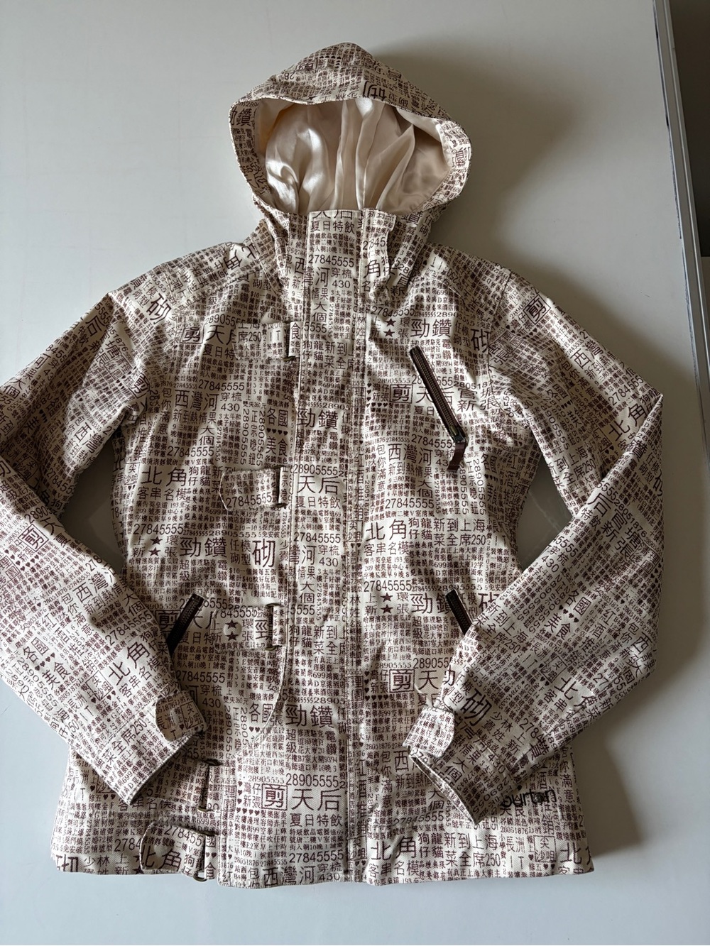 Burton women’s size small DryRide Dream snowboard/ski jacket w/ Chinese print